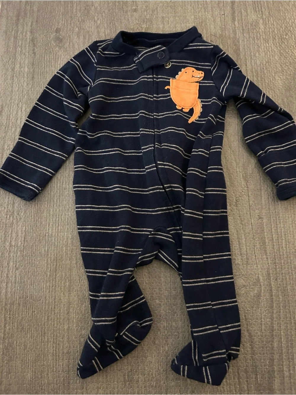 Set of 2 Carter's Footed One-Piece pijamas. Size New born.